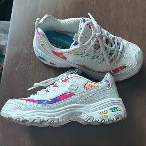 Sketchers, leather/man made materials 
White with multi colored inserts
